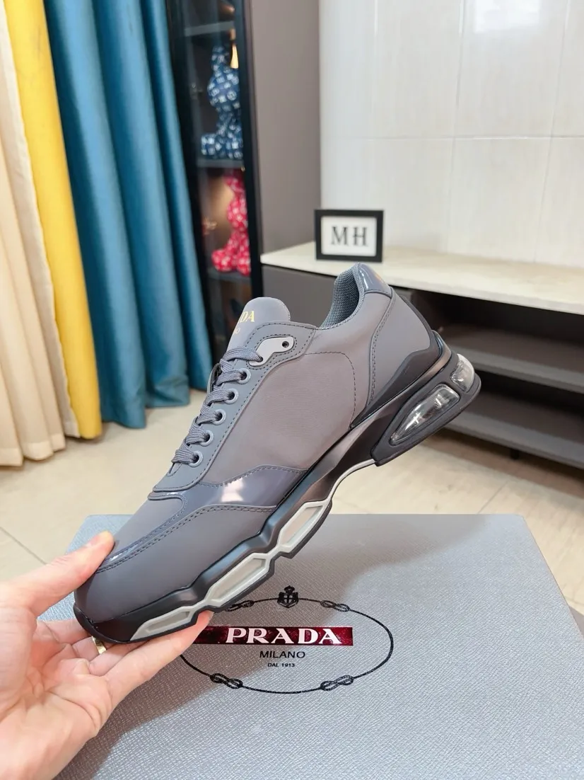 Men's shoes 💰660🌹🌹High-quality new Prada counters are launched simultaneously. The new men's shoes and 😘fabrics are selected from imported mesh and glue-spraying technology. Imported cowhide lining. 👍🏿High-end☄️Open-molded non-slip rubber outsole, exquisite lines, simple and elegant, comfortable and high-end for leisure travel. Code number: 38 to 44